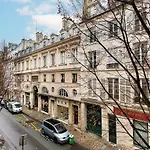 Stay In The Heart Of Le Marais!